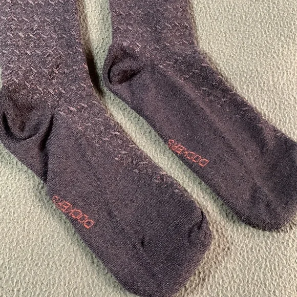 Lot of 5 Men’s dress socks.  2 brown 1 black Dockers, 1gray Gold Toe, 1 black - Picture 13 of 16